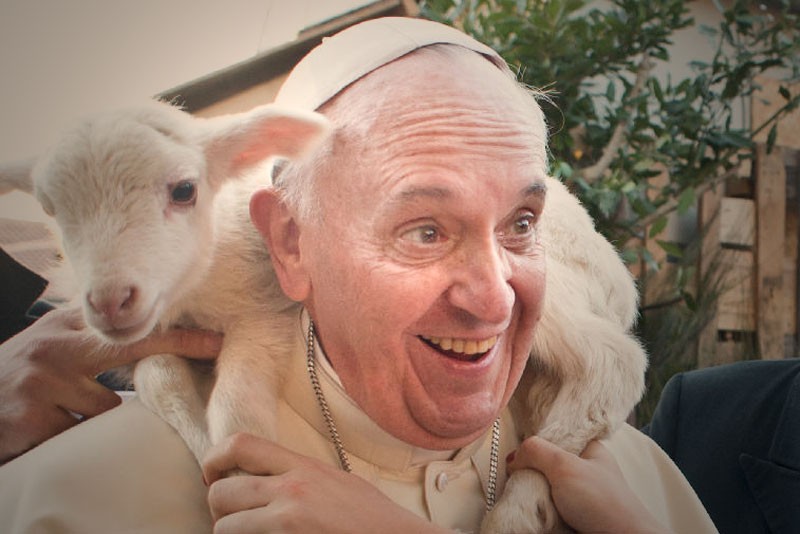 O Πάπας  με τον αμνό...